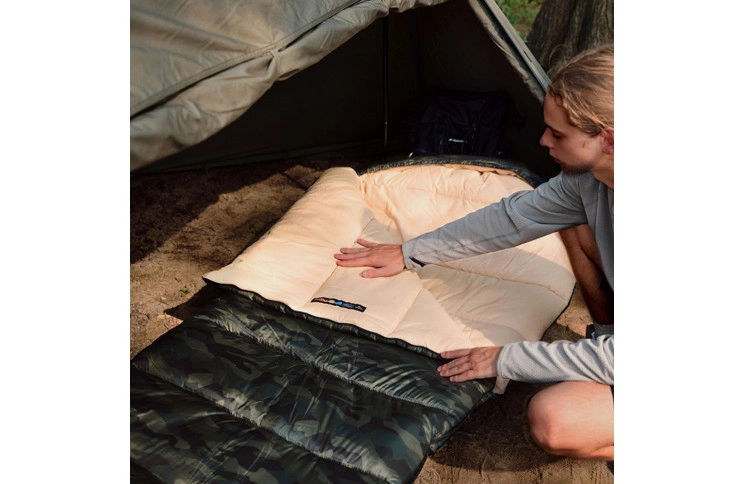 Спальний мішок з капюшоном Naturehike M320 CNK2350WS023, зелений камуфляж, правий